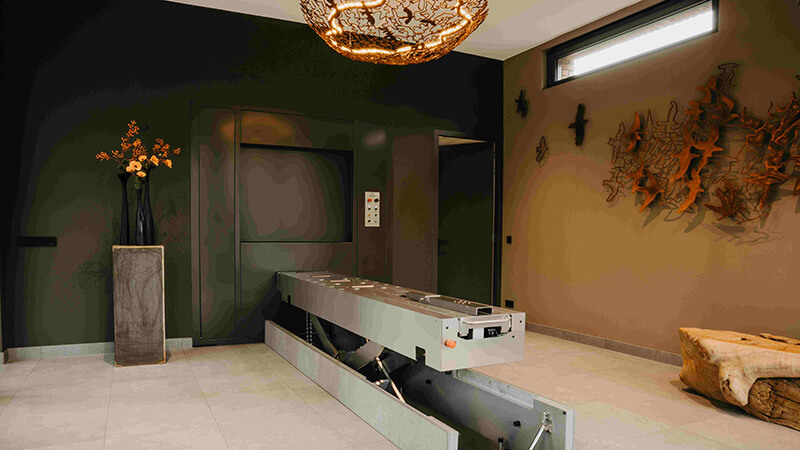 De invoerruimte van het crematorium